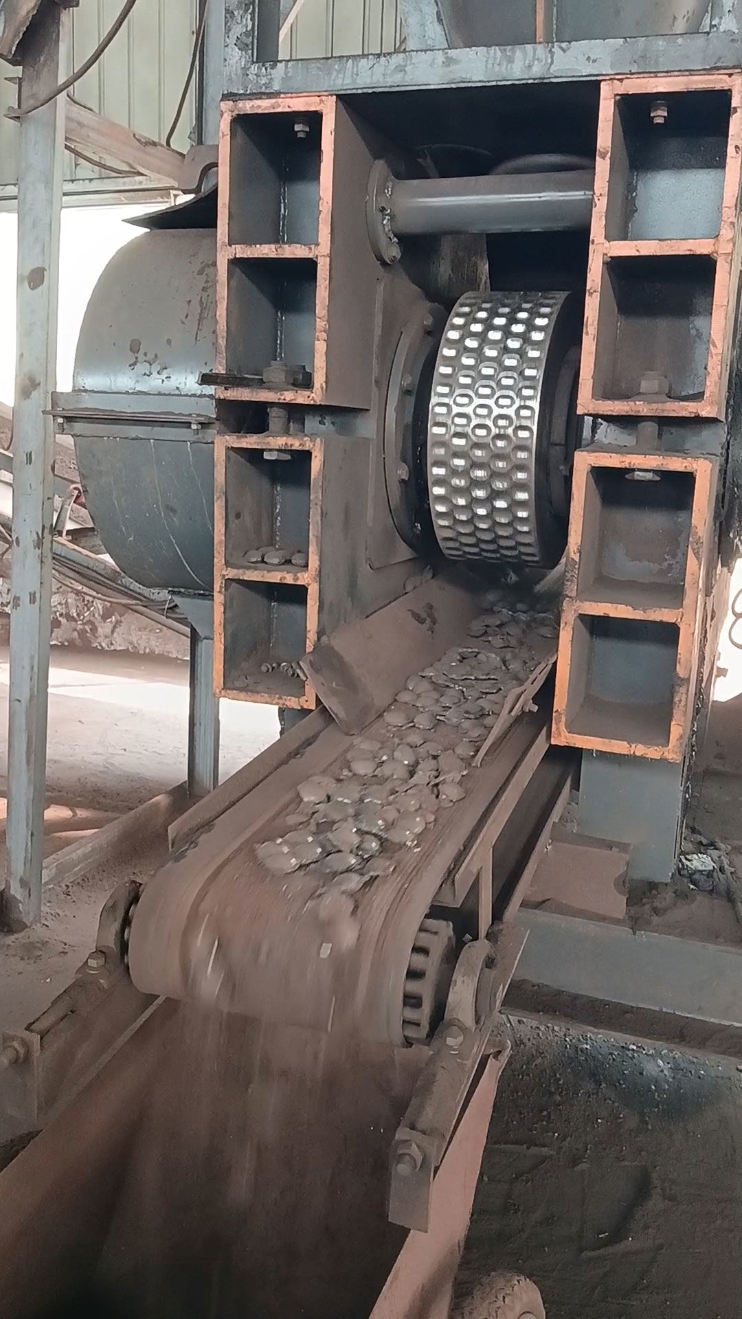 建杰轉(zhuǎn)底爐脫鋅除塵灰冷壓球團(tuán)粘合劑優(yōu)勢(shì)